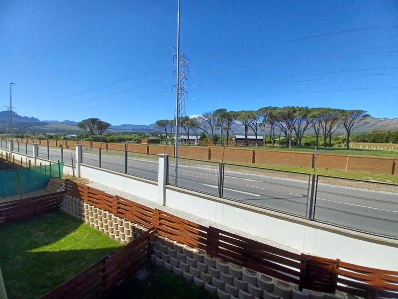 To Let 1 Bedroom Property for Rent in Gordons Bay Western Cape